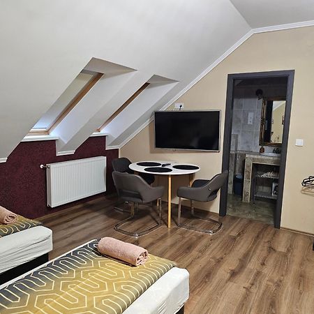 Borostyan Panzio Bed and Breakfast Debrecen Buitenkant foto