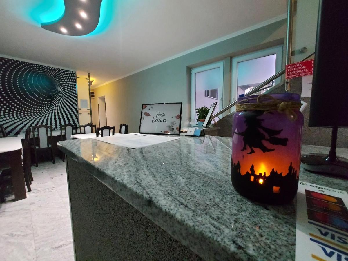Borostyan Panzio Bed and Breakfast Debrecen Buitenkant foto