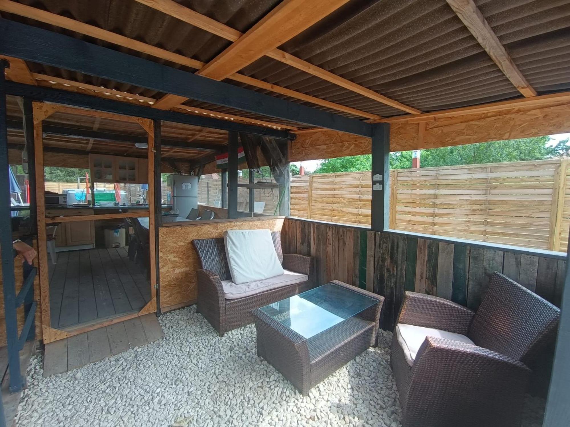 Borostyan Panzio Bed and Breakfast Debrecen Buitenkant foto
