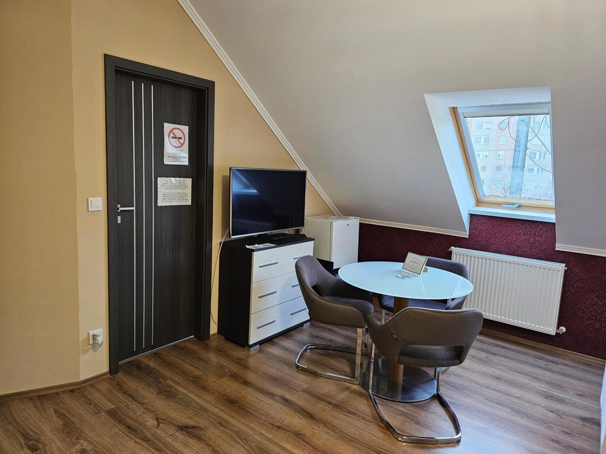 Borostyan Panzio Bed and Breakfast Debrecen Buitenkant foto